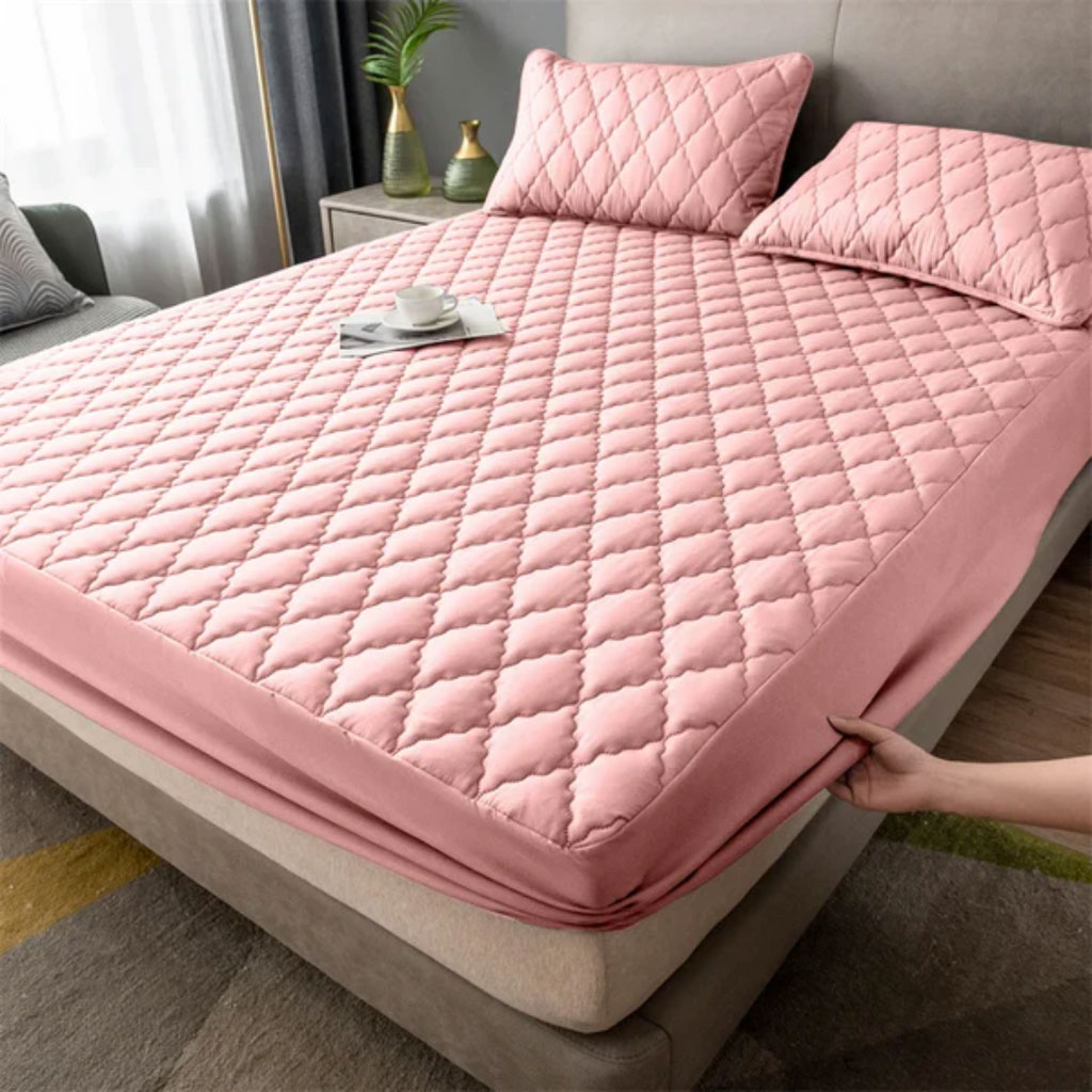 Drap-Housse-Protection-cnc-1-1.jpg Ensemble 3Pcs Couvre-lit imperméable 2 Places Avec 2 Couvre Oreillers épais - الصورة 1