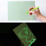 ⁦Planche à dessin graffiti lumineux pour enfants avec stylo UV⁩ - الصورة ⁦3⁩